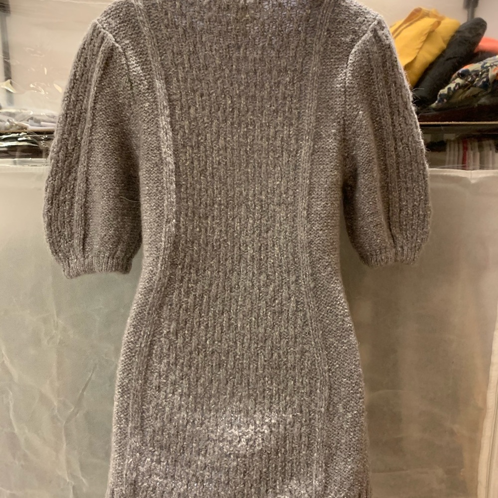 Form Flattering Short Sleeved Sweater - Picture 7 of 15